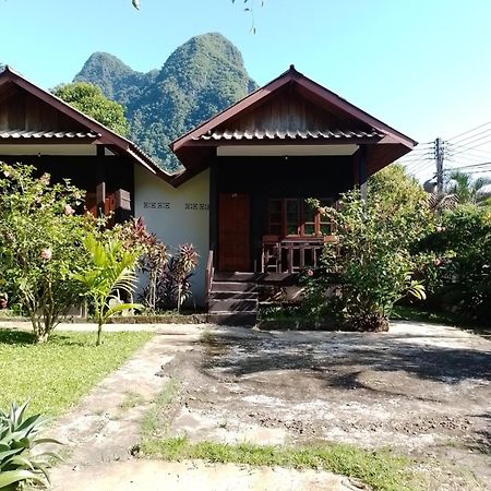 Lattanavongsa Guesthouse And Bungalows Muang Ngoi Экстерьер фото