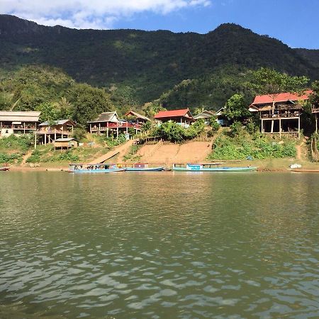 Lattanavongsa Guesthouse And Bungalows Muang Ngoi Экстерьер фото