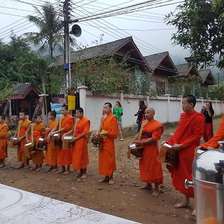 Lattanavongsa Guesthouse And Bungalows Muang Ngoi Экстерьер фото