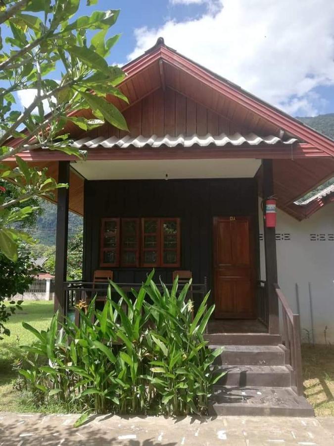 Lattanavongsa Guesthouse And Bungalows Muang Ngoi Экстерьер фото