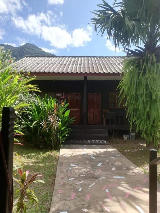 Lattanavongsa Guesthouse And Bungalows Muang Ngoi Экстерьер фото