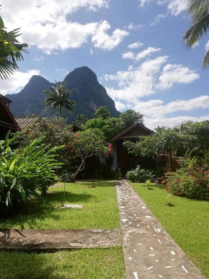 Lattanavongsa Guesthouse And Bungalows Muang Ngoi Экстерьер фото