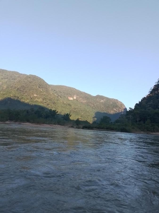 Lattanavongsa Guesthouse And Bungalows Muang Ngoi Экстерьер фото