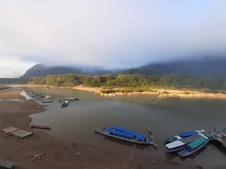Lattanavongsa Guesthouse And Bungalows Muang Ngoi Экстерьер фото
