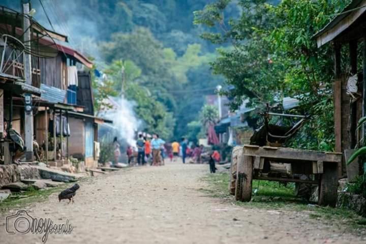 Lattanavongsa Guesthouse And Bungalows Muang Ngoi Экстерьер фото