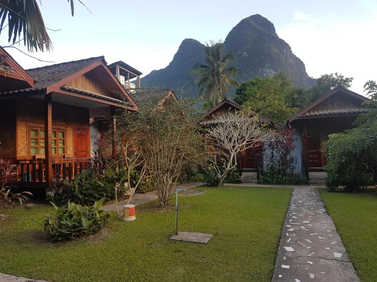 Lattanavongsa Guesthouse And Bungalows Muang Ngoi Экстерьер фото