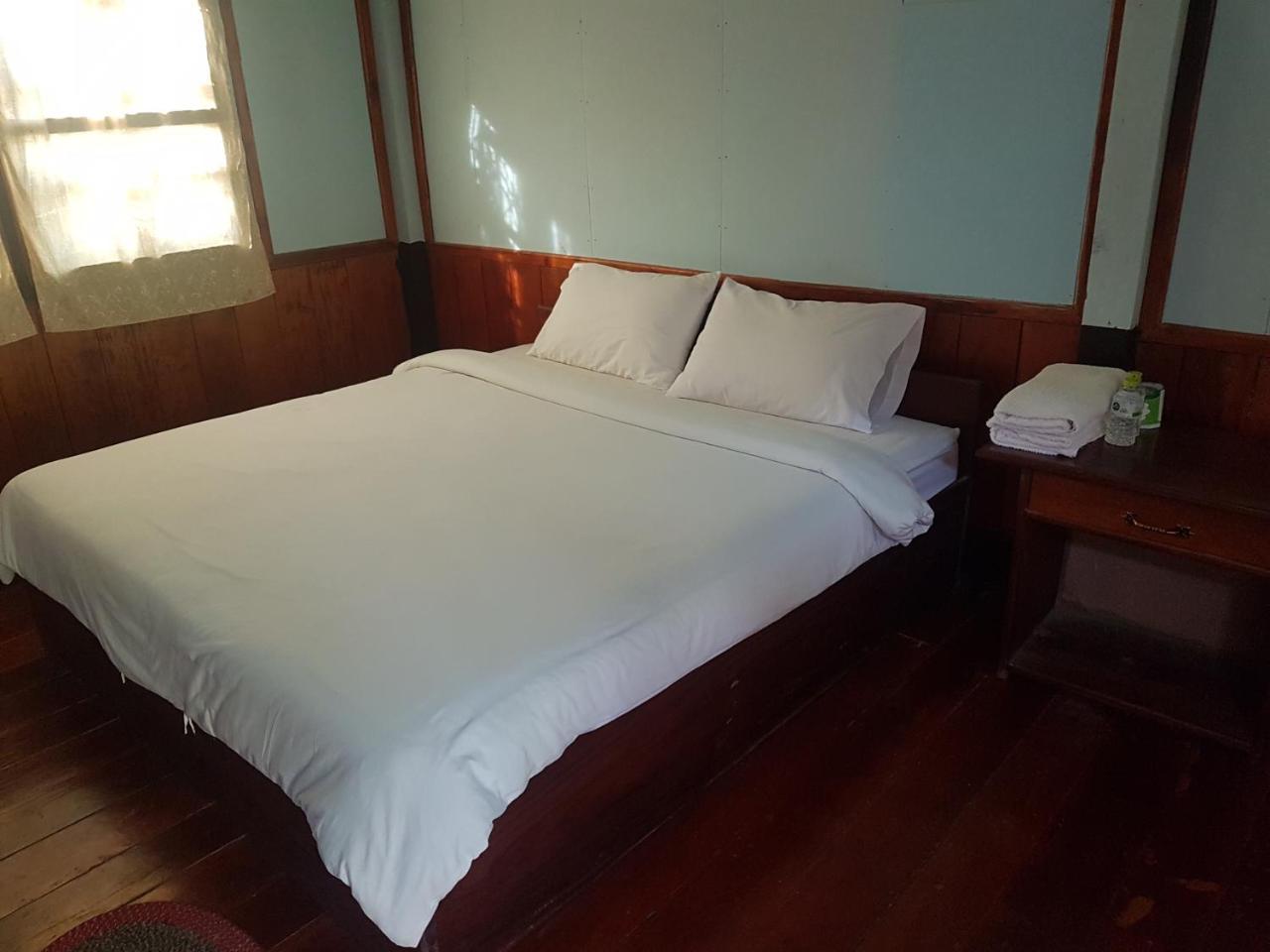 Lattanavongsa Guesthouse And Bungalows Muang Ngoi Экстерьер фото