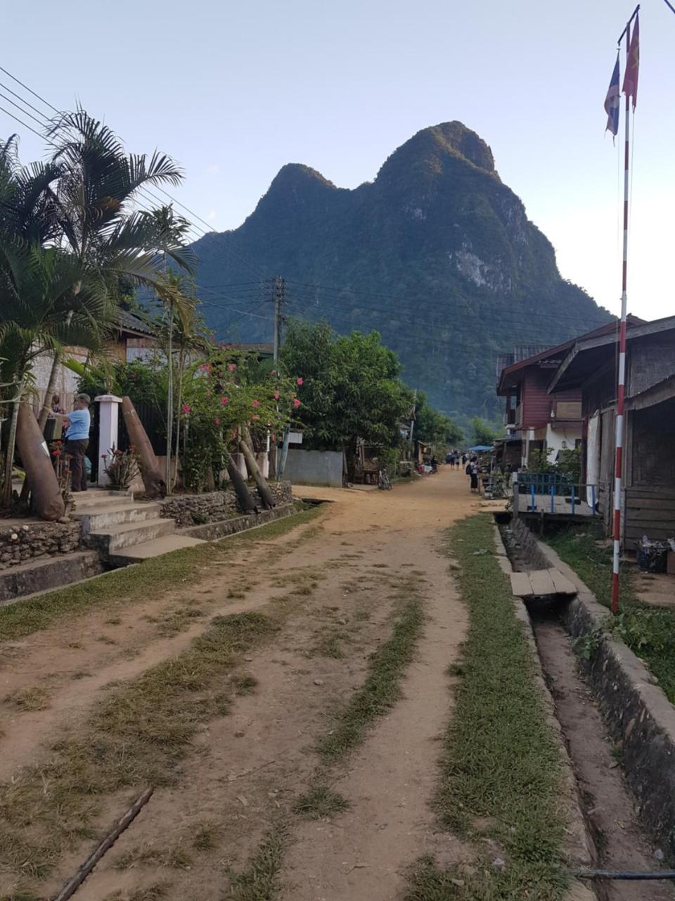 Lattanavongsa Guesthouse And Bungalows Muang Ngoi Экстерьер фото