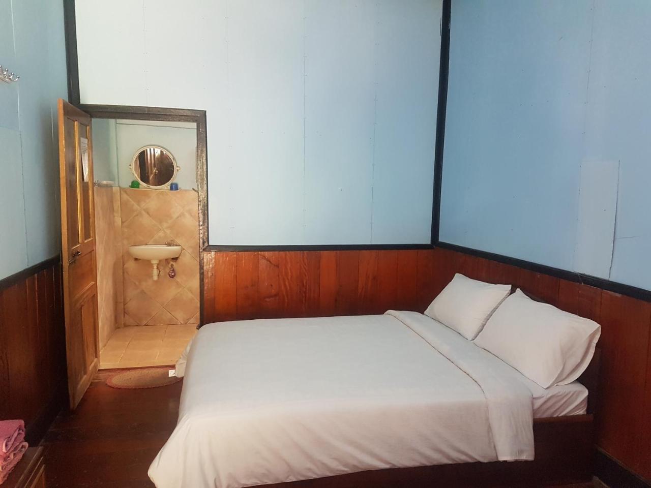 Lattanavongsa Guesthouse And Bungalows Muang Ngoi Экстерьер фото