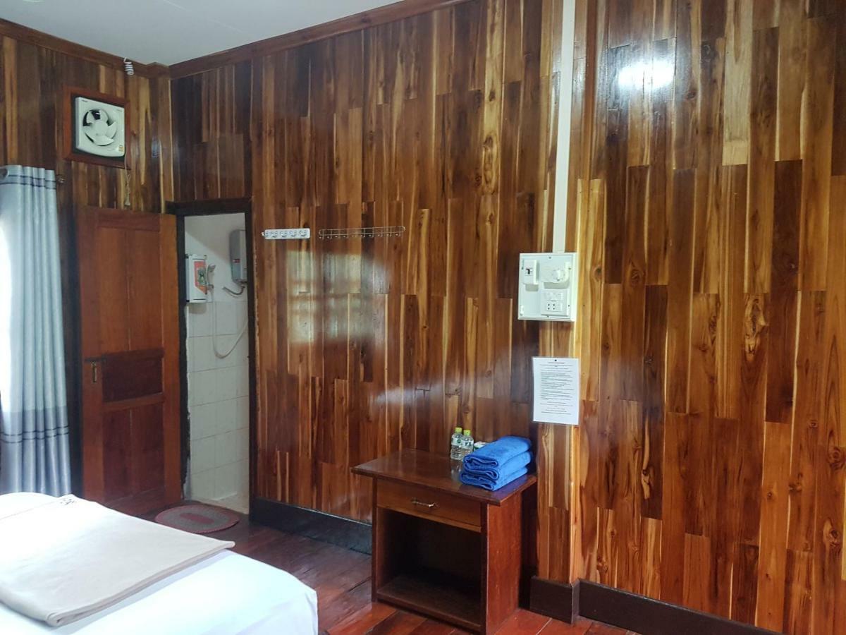 Lattanavongsa Guesthouse And Bungalows Muang Ngoi Экстерьер фото