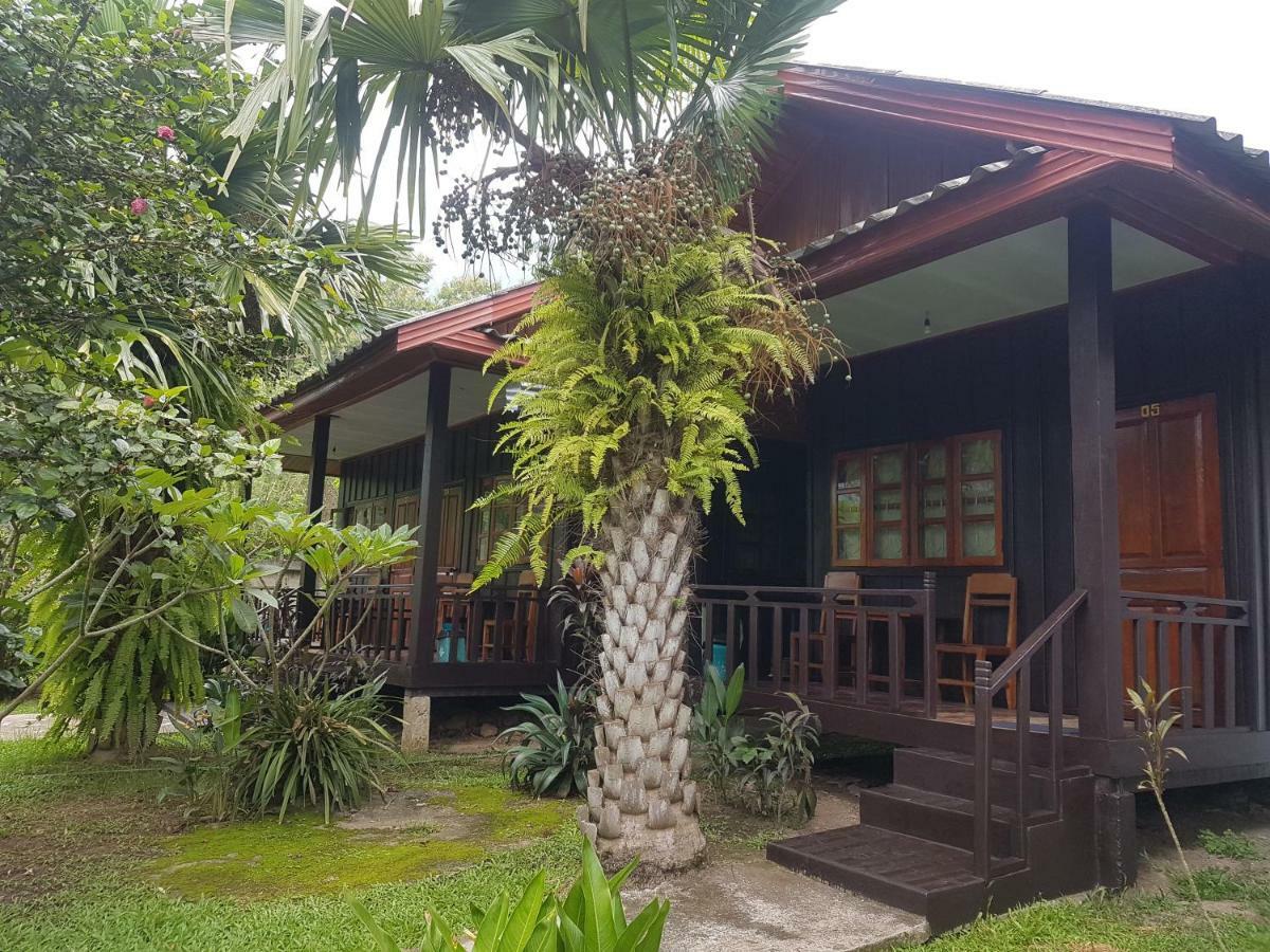 Lattanavongsa Guesthouse And Bungalows Muang Ngoi Экстерьер фото
